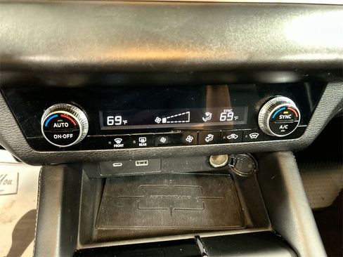 Used 2022 Mitsubishi Outlander ES image 16