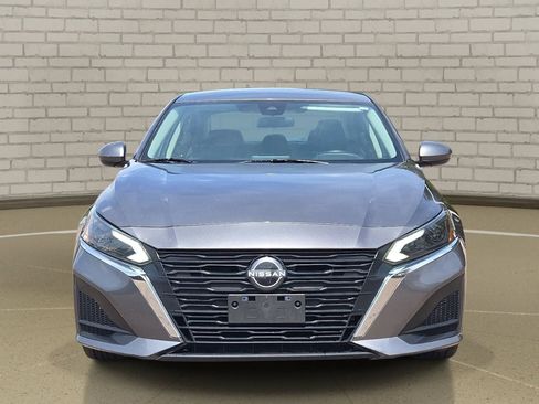 Used 2023 Nissan Altima 2.5 SV FWD image 2