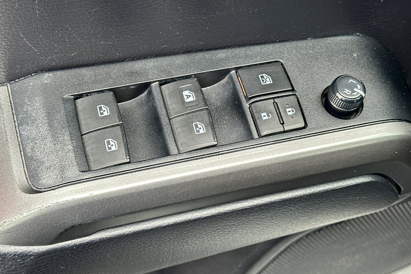 Used 2020 Toyota Tacoma SR5 RWD image 14