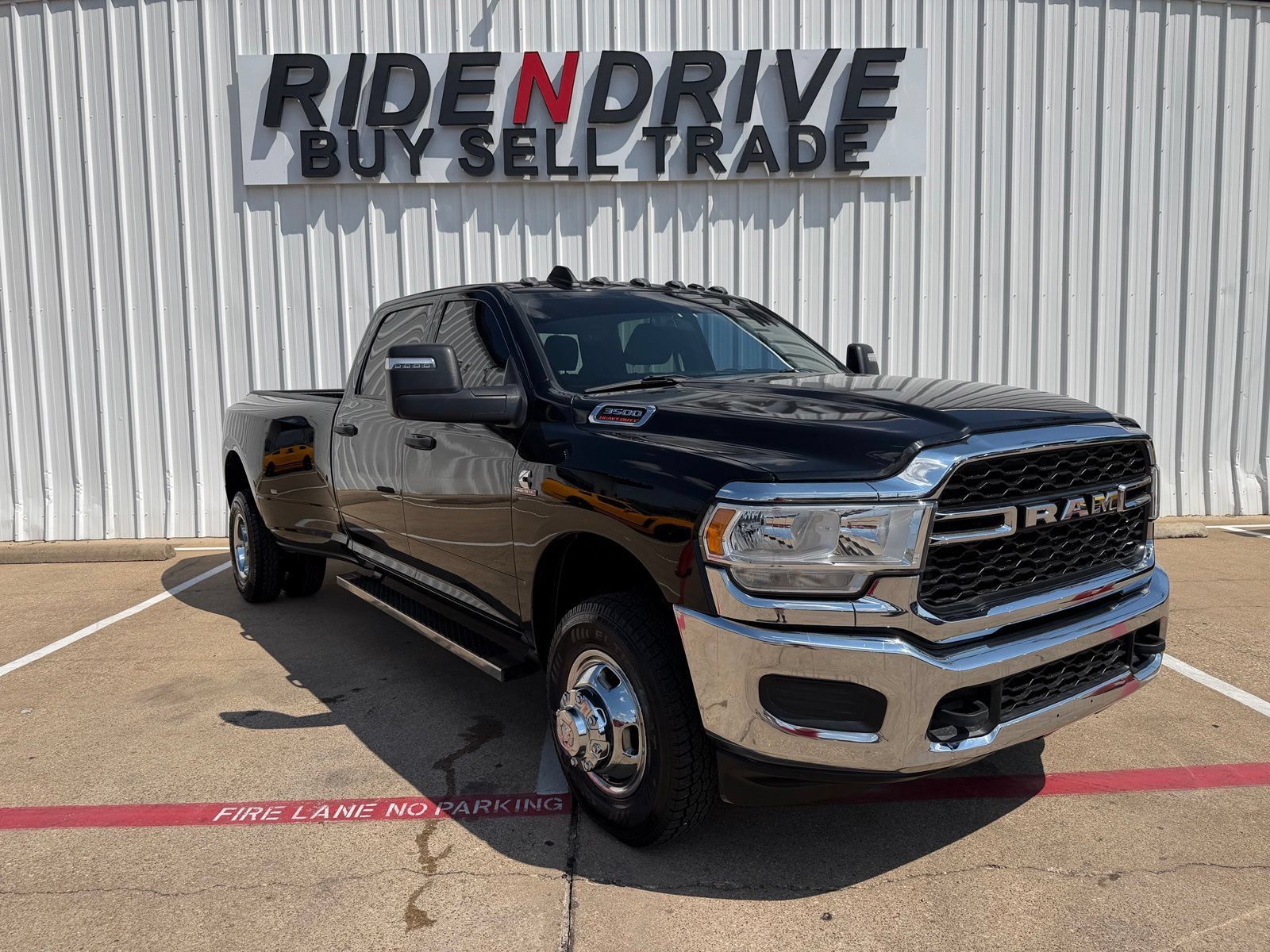 Used 2024 RAM 3500 Tradesman w/ Chrome Appearance Group AWD/4WD image 9
