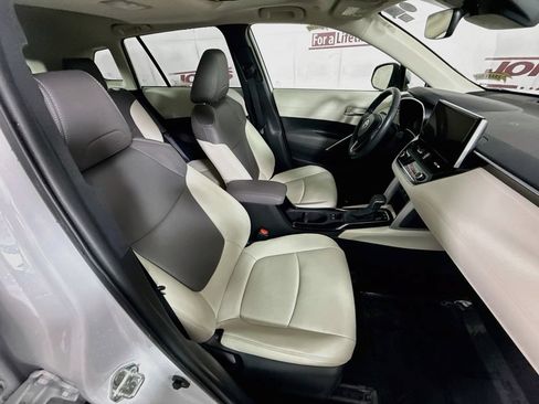 Certified 2023 Toyota Corolla Cross XLE w/ Convenience Package AWD/4WD image 32