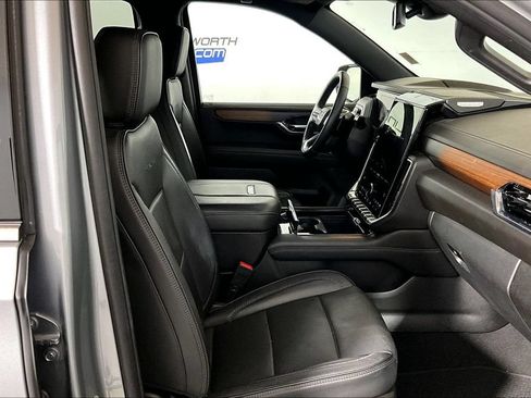 Used 2025 GMC Yukon Denali AWD/4WD image 6