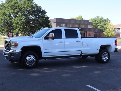 Used 2018 GMC Sierra 3500 SLT w/ Duramax Plus Package AWD/4WD image 10