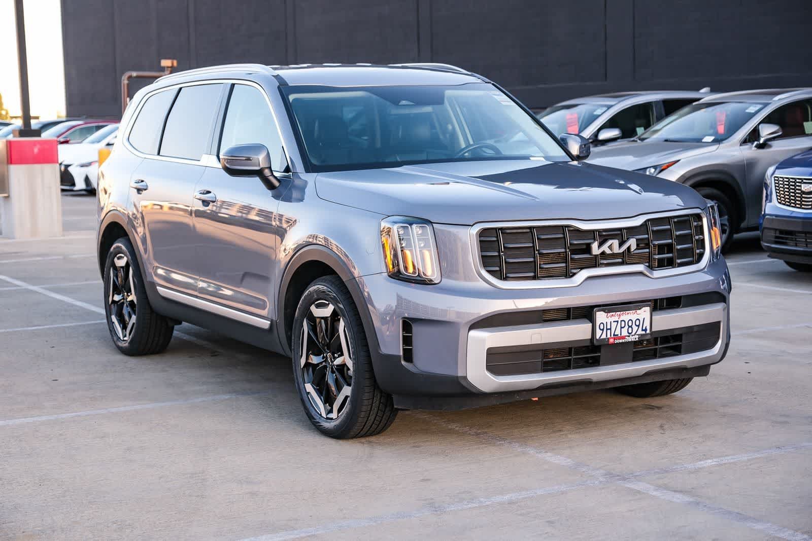 Used 2024 Kia Telluride S FWD image 3