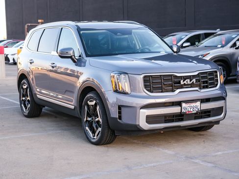 Used 2024 Kia Telluride S FWD image 3