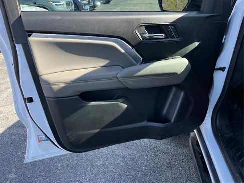 Used 2024 Chevrolet Colorado ZR2 w/ ZR2 Convenience Package III image 18