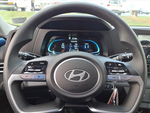 New 2025 Hyundai Elantra SE image 12