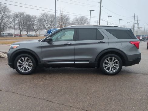 Used 2021 Ford Explorer Limited w/ Equipment Group 301A image 5