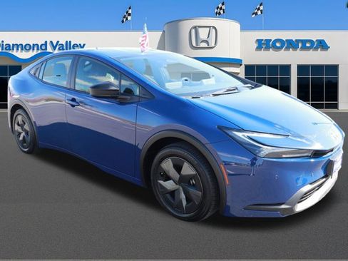 Used 2025 Toyota Prius LE image 1