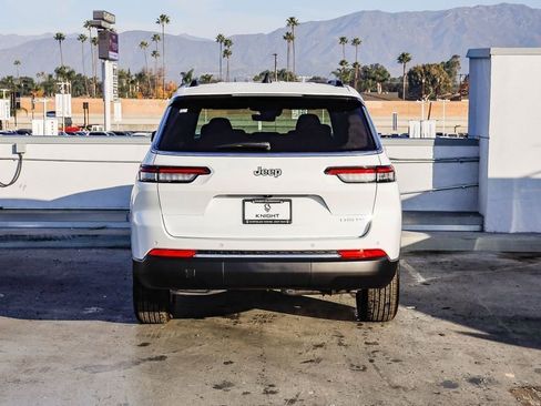 New 2025 Jeep Grand Cherokee L Laredo image 8