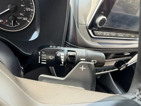 Used 2025 Nissan Rogue SV AWD/4WD image 30