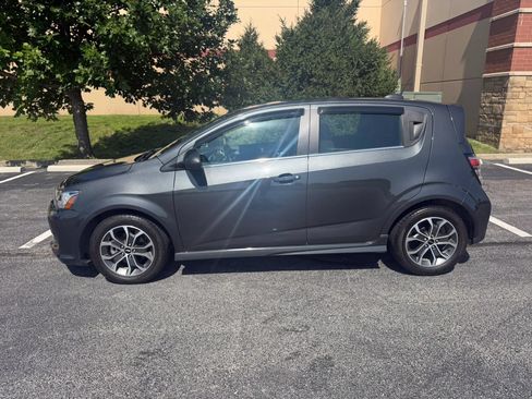Used 2018 Chevrolet Sonic LT FWD image 2
