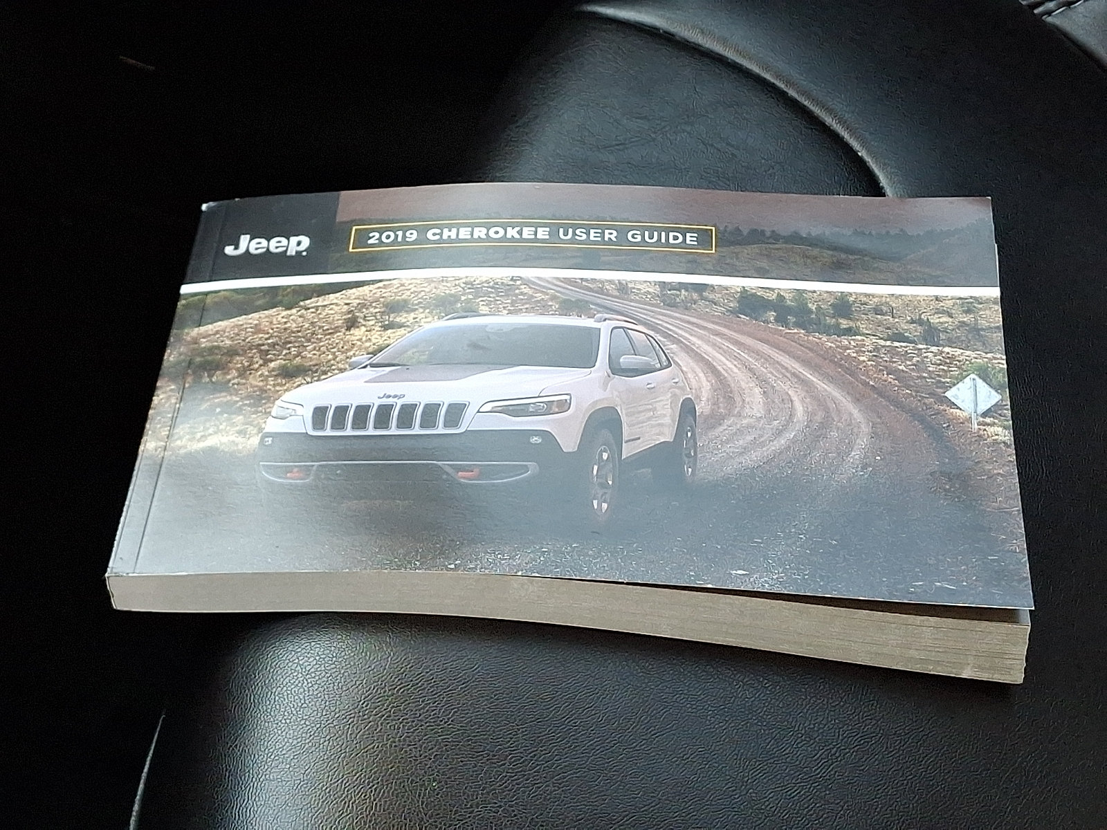Used 2019 Jeep Cherokee Latitude Plus w/ Cold Weather Group AWD/4WD image 27