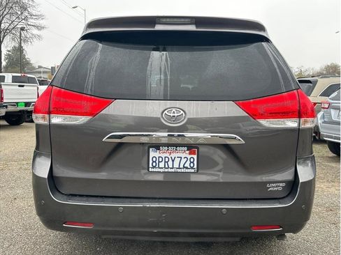 Used 2012 Toyota Sienna Limited image 6