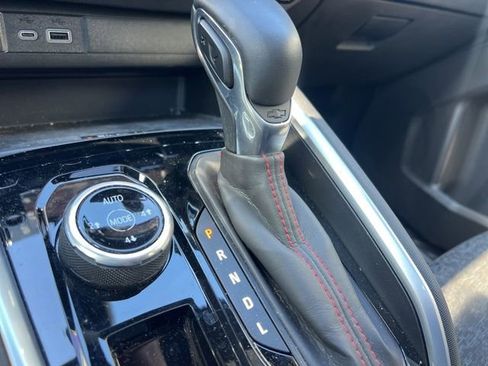 Used 2024 Chevrolet Colorado Z71 w/ Z71 Convenience Package 2 image 19