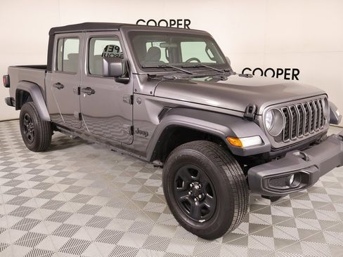 Used 2024 Jeep Gladiator Sport image 1