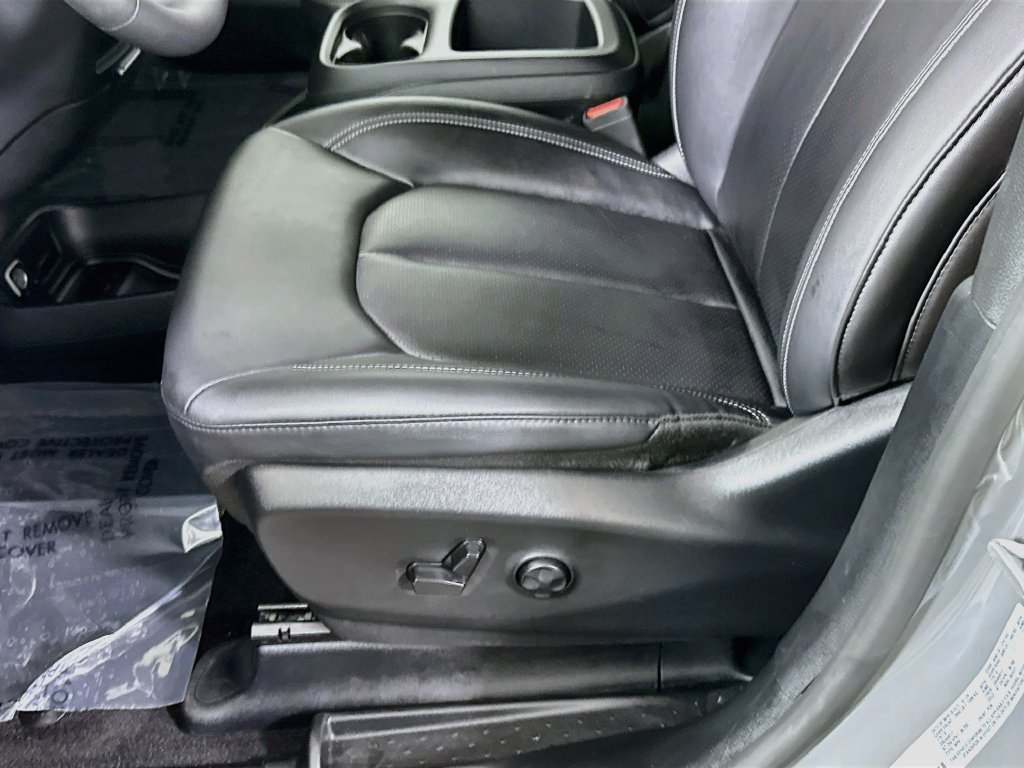 Used 2025 Chrysler Pacifica Select FWD image 23