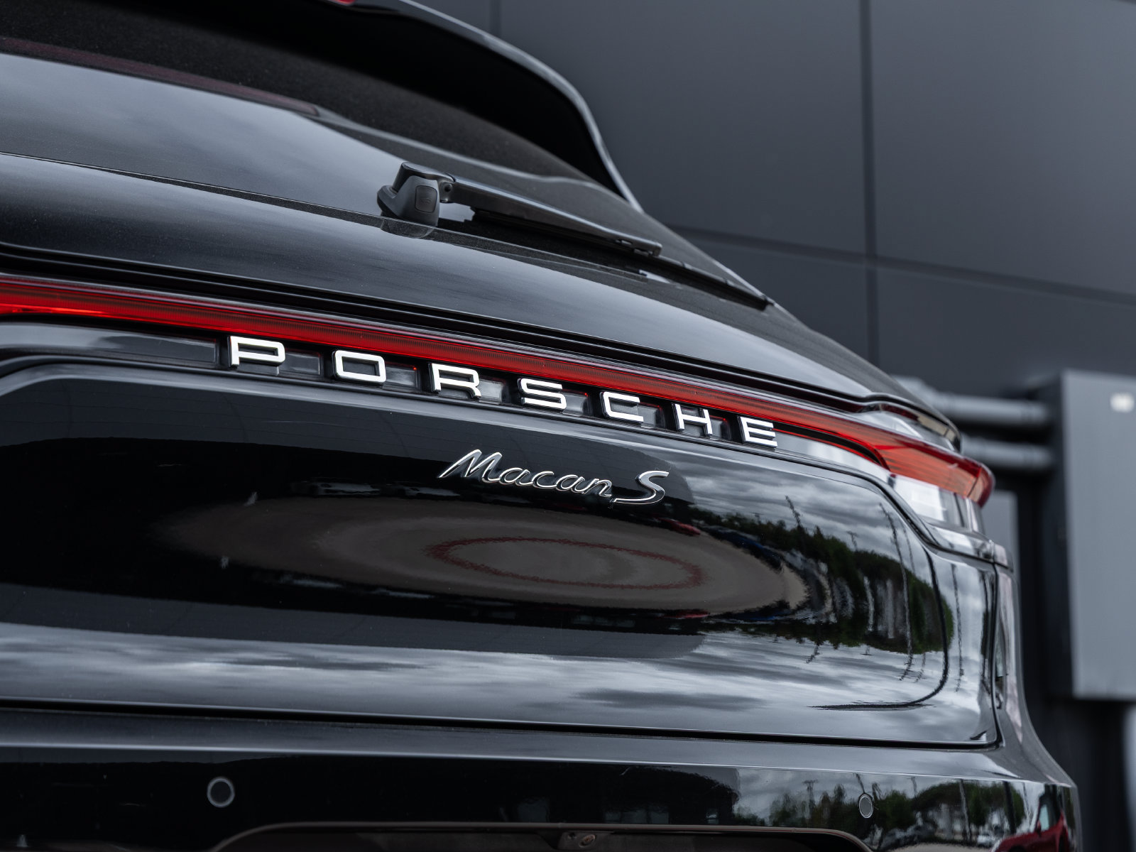 Certified 2019 Porsche Macan S AWD/4WD image 15