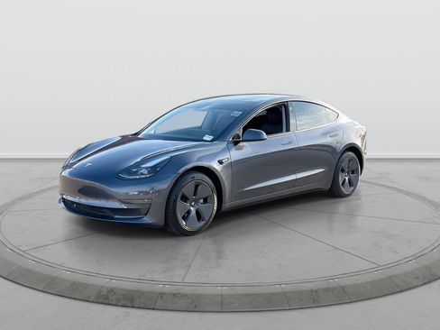Used 2023 Tesla Model 3 Standard Range RWD image 4