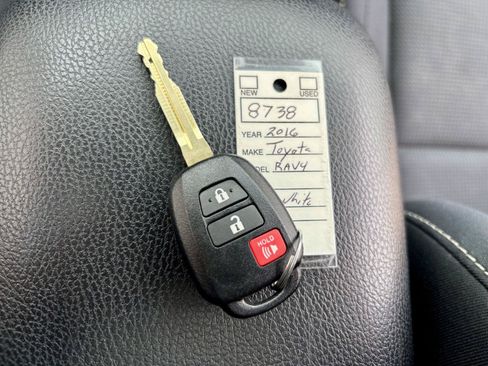 Used 2016 Toyota RAV4 XLE AWD/4WD image 24