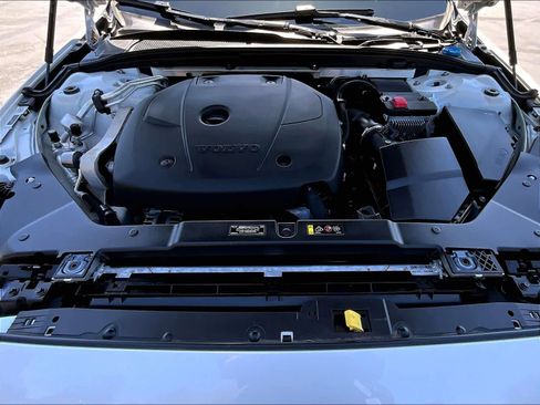 Used 2019 Volvo S60 T5 Momentum w/ Premium Package FWD image 13