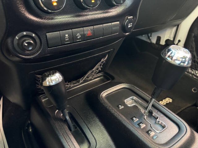Used 2015 Jeep Wrangler Unlimited Sport w/ Quick Order Package 24S AWD/4WD image 10