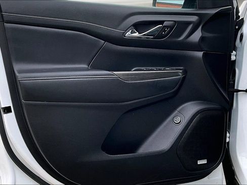 Used 2023 GMC Acadia SLT image 19