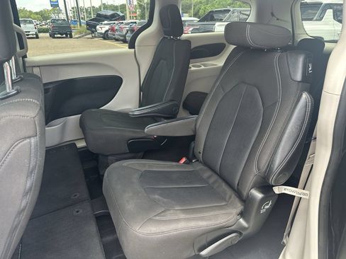 Used 2022 Chrysler Voyager LX FWD image 26