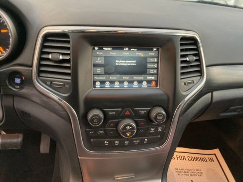 Used 2020 Jeep Grand Cherokee Laredo image 23