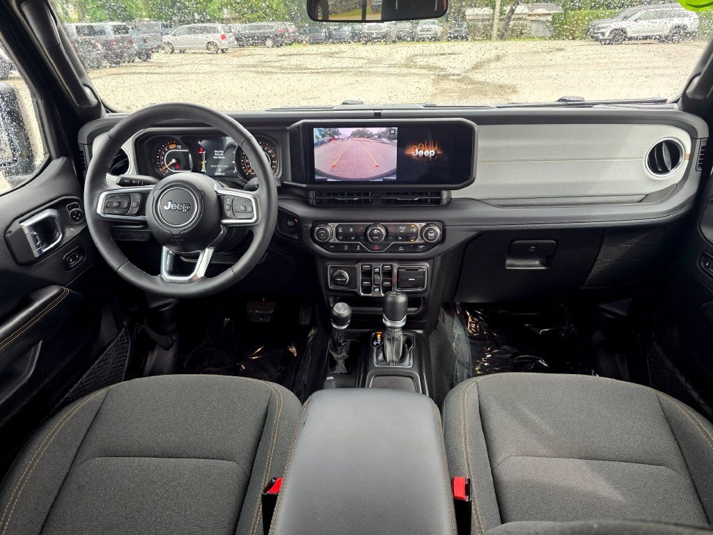 Used 2026 Jeep Wrangler Unlimited Sahara AWD/4WD image 31