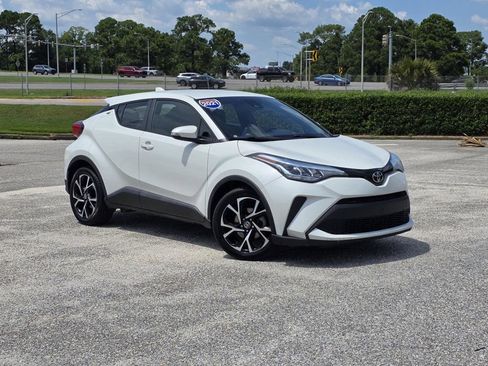 Used 2021 Toyota C-HR XLE FWD image 1