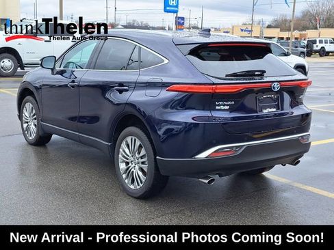 Used 2024 Toyota Venza XLE image 3