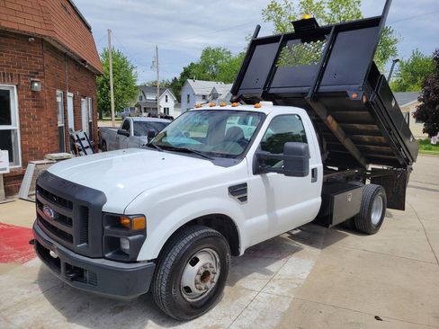 Used 2008 Ford F350 2WD Regular Cab DRW Super Duty image 4