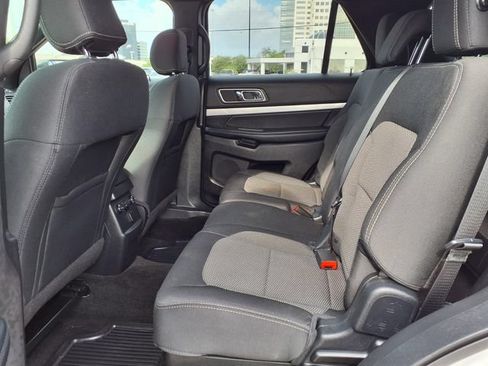 Used 2017 Ford Explorer XLT AWD/4WD image 5