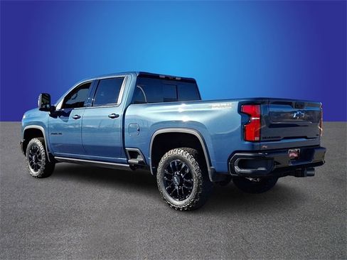 Used 2025 Chevrolet Silverado 2500 LTZ w/ LTZ Plus Package image 6