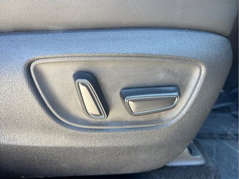 Used 2021 Toyota Highlander XLE AWD/4WD image 46