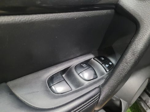 Used 2018 Nissan Rogue S AWD/4WD image 27