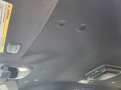 Used 2020 Chrysler Pacifica Touring-L w/ S Appearance Package image 25