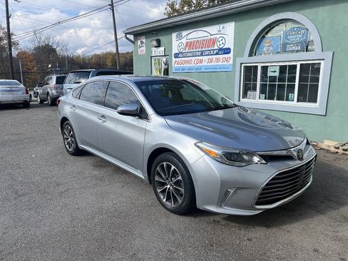 Used 2018 Toyota Avalon XLE image 2