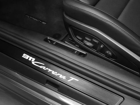 Certified 2026 Porsche 911 Carrera T RWD image 41