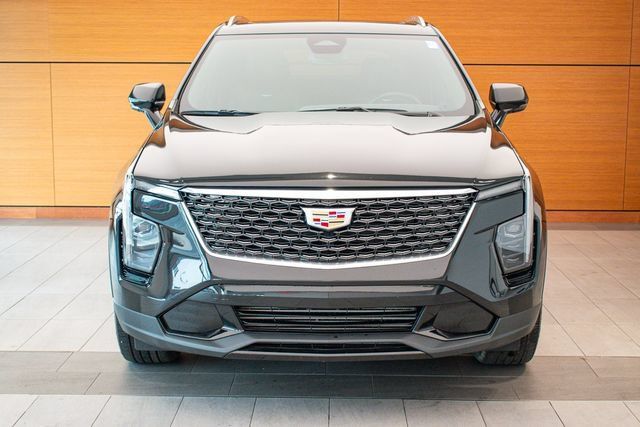 Used 2024 Cadillac XT4 Premium Luxury AWD/4WD image 2