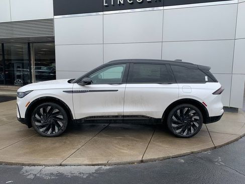 New 2026 Lincoln Nautilus Reserve w/ Jet Appearance Package AWD/4WD image 9