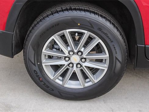 Used 2023 Chevrolet Traverse LT image 13