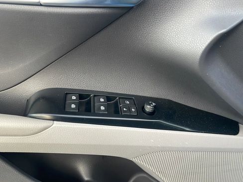 Used 2018 Toyota Camry SE image 14