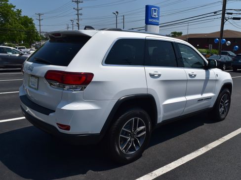 Used 2020 Jeep Grand Cherokee Laredo w/ Quick Order Package 2BN North AWD/4WD image 3