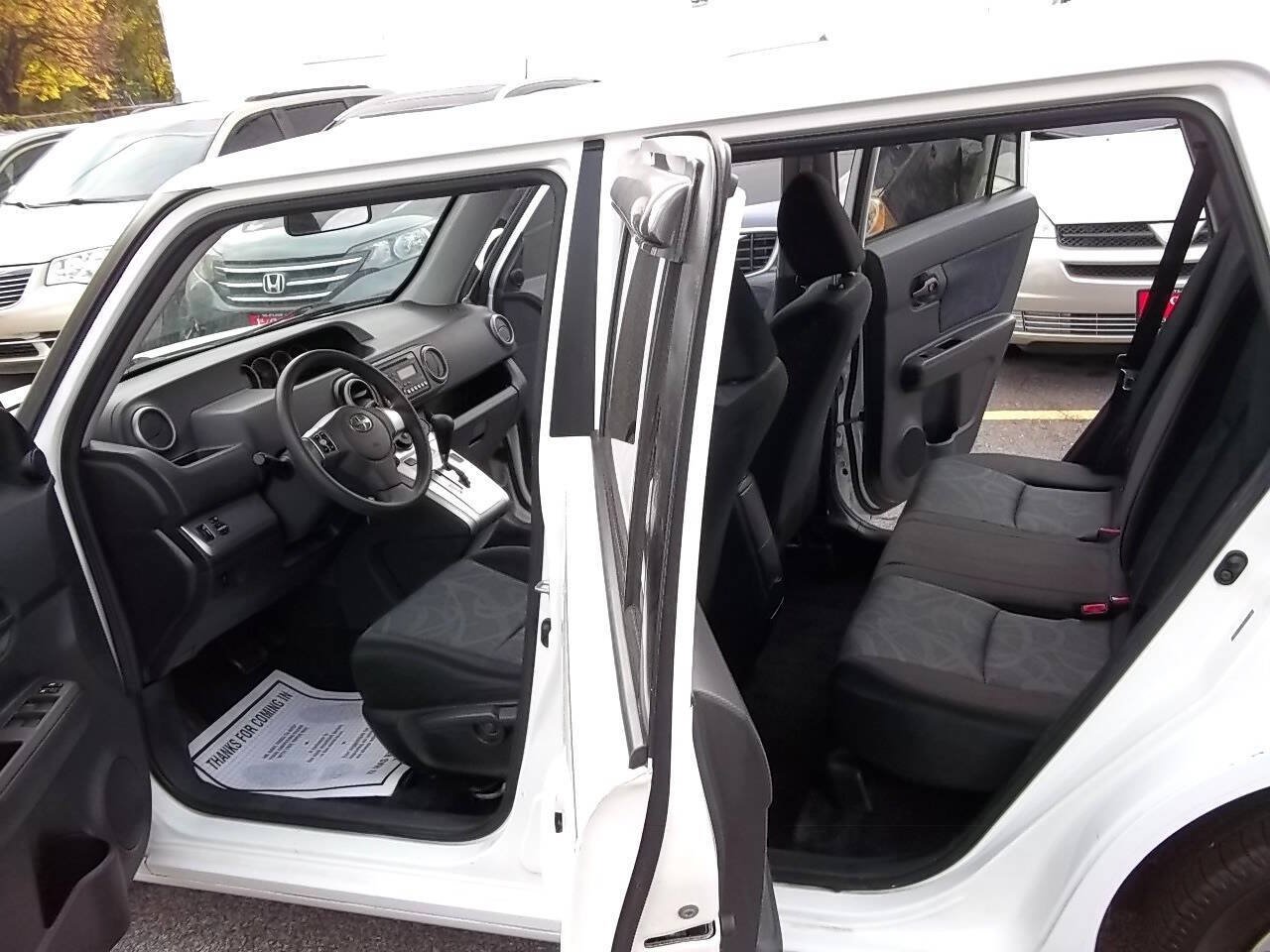Used 2012 Scion xB FWD image 5