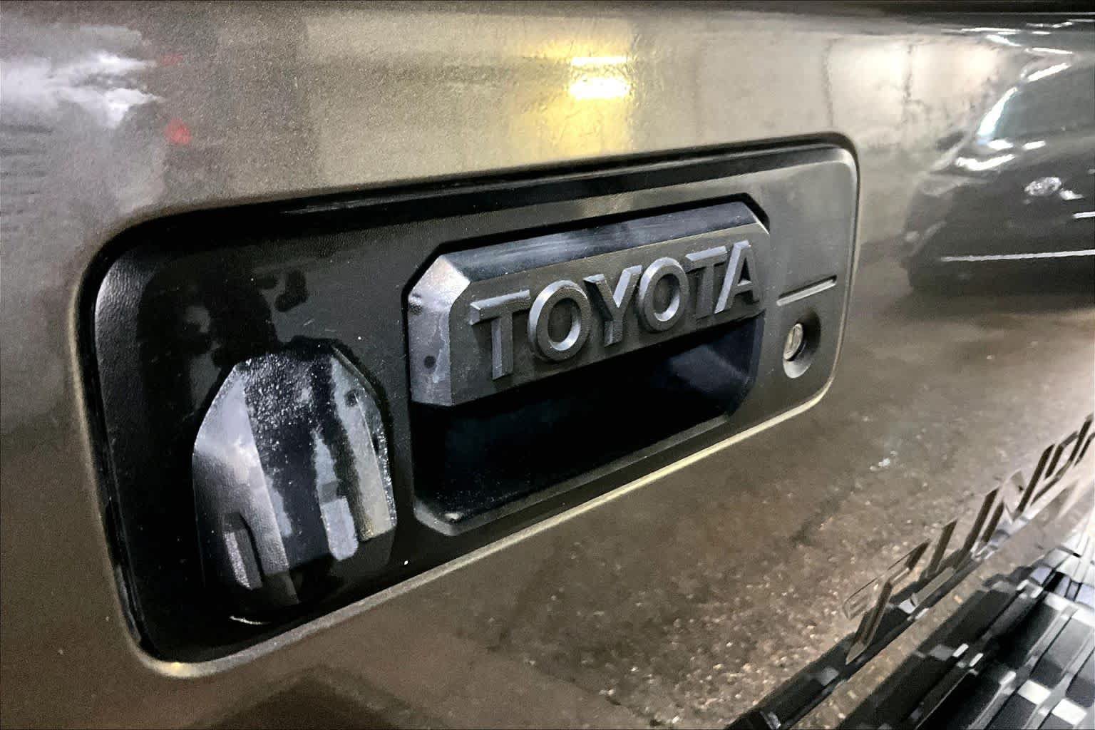 Used 2016 Toyota Tundra SR5 w/ SR5 Upgrade Package AWD/4WD image 29