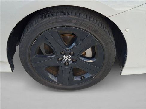 Used 2022 Toyota Prius FWD image 4