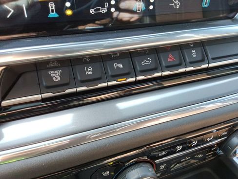 Certified 2024 Chevrolet Silverado 3500 High Country w/ Technology Package image 35