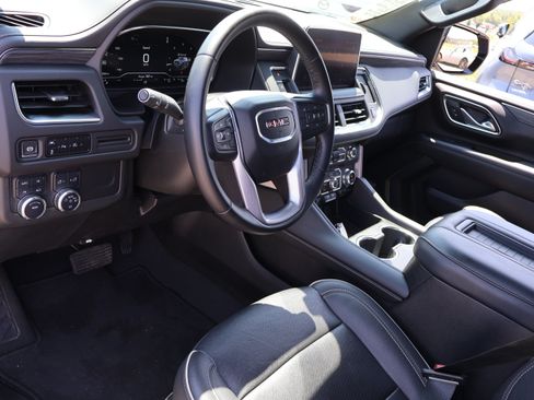 Used 2024 GMC Yukon SLT AWD/4WD image 17